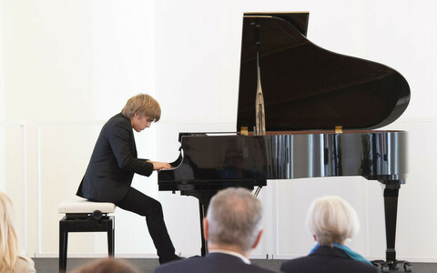 Pianist bei der Preisverleihung in der Staatskanzlei