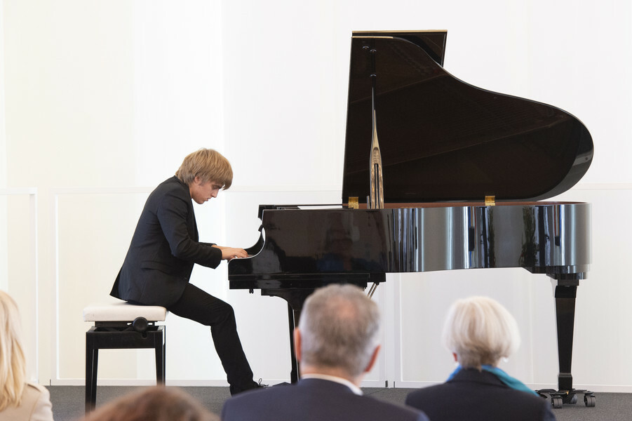 Pianist bei der Preisverleihung in der Staatskanzlei